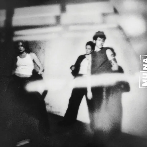 Muna / Dancing On The Wall
