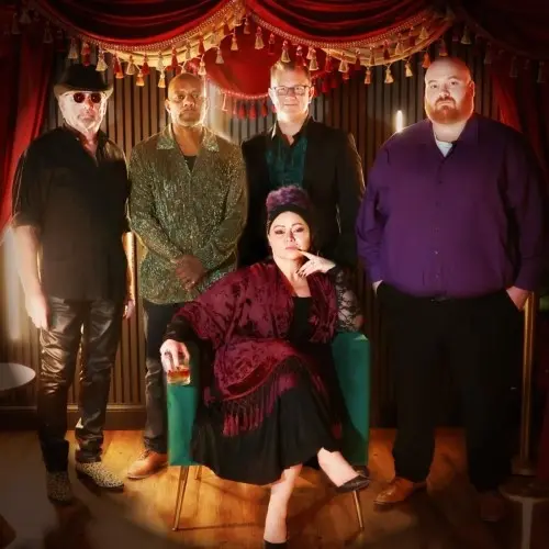 Mandalyn & The Hunters / Coffee